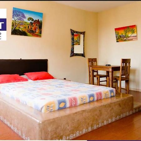 Midi Minuit Hotel อันตานานารีโว ภายนอก รูปภาพ