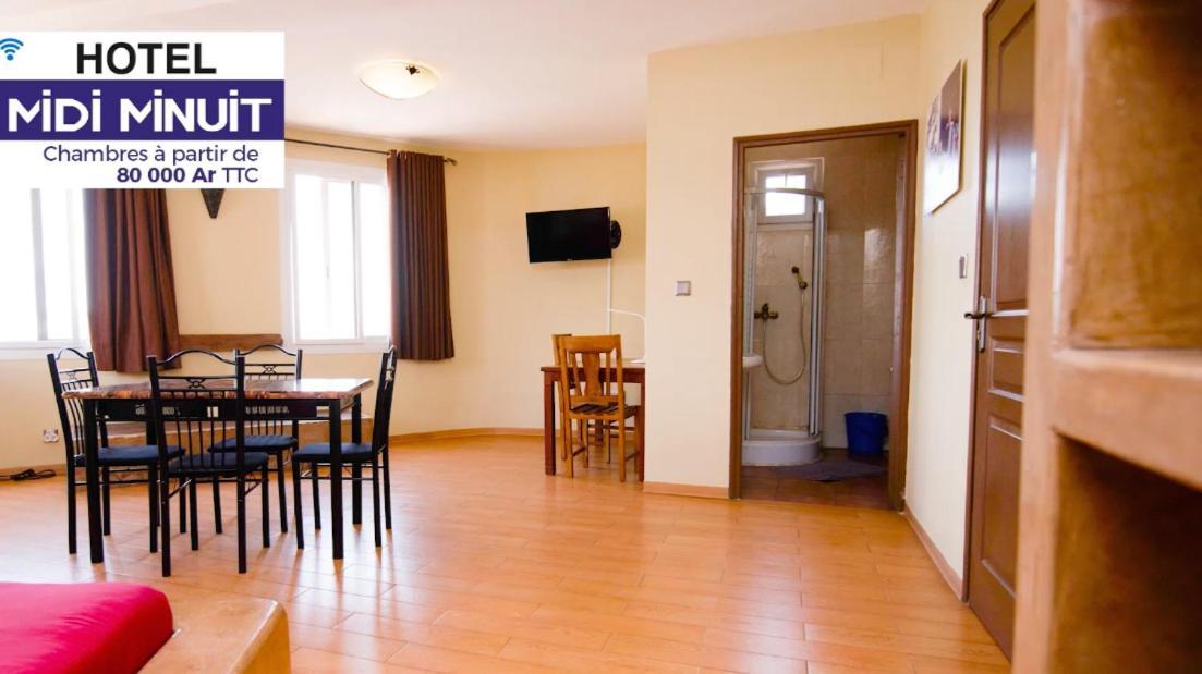 Midi Minuit Hotel อันตานานารีโว ภายนอก รูปภาพ